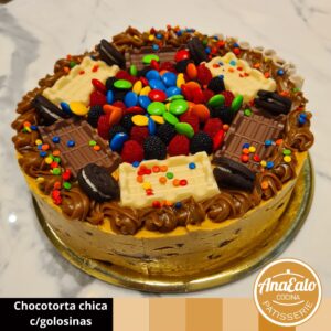 Torta Chocotorta c/golosinas chica redonda