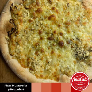 Pizza Muzzarella y Roquefort
