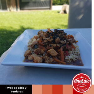 Wok de pollo y verduras