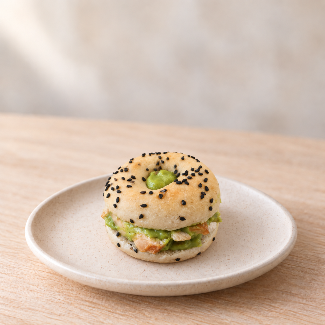 Bagel pollo y guacamole