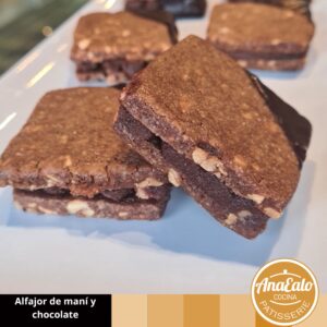 Alfajores de maní y chocolate
