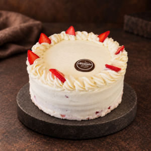 Torta Bizcochuelo Bariloche, crema y frutillas CHICA