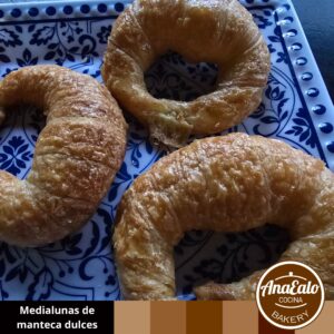 Medialunas de manteca dulces