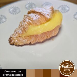 Croissant con pastelera