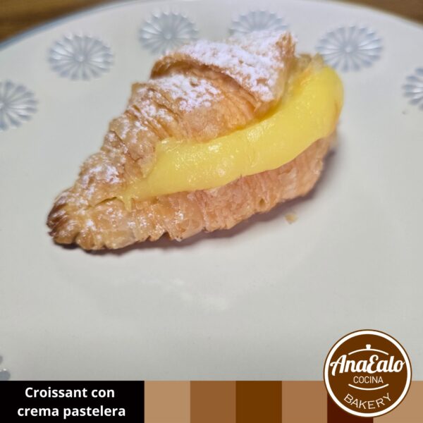 Croissant con pastelera